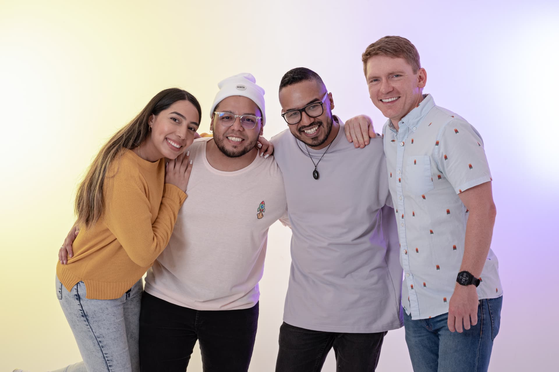 El equipo de Cumbre Kids sonriendo juntos
